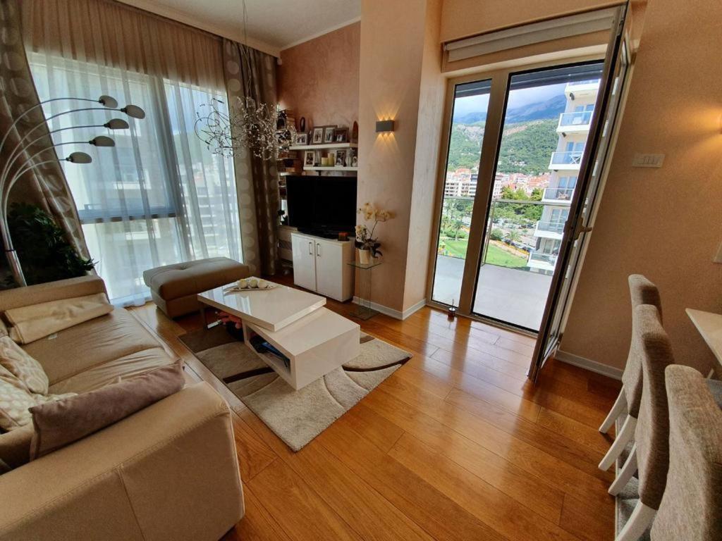 Luxury 3 Bedroom Flat In Tre Canne Next To The * Budva
