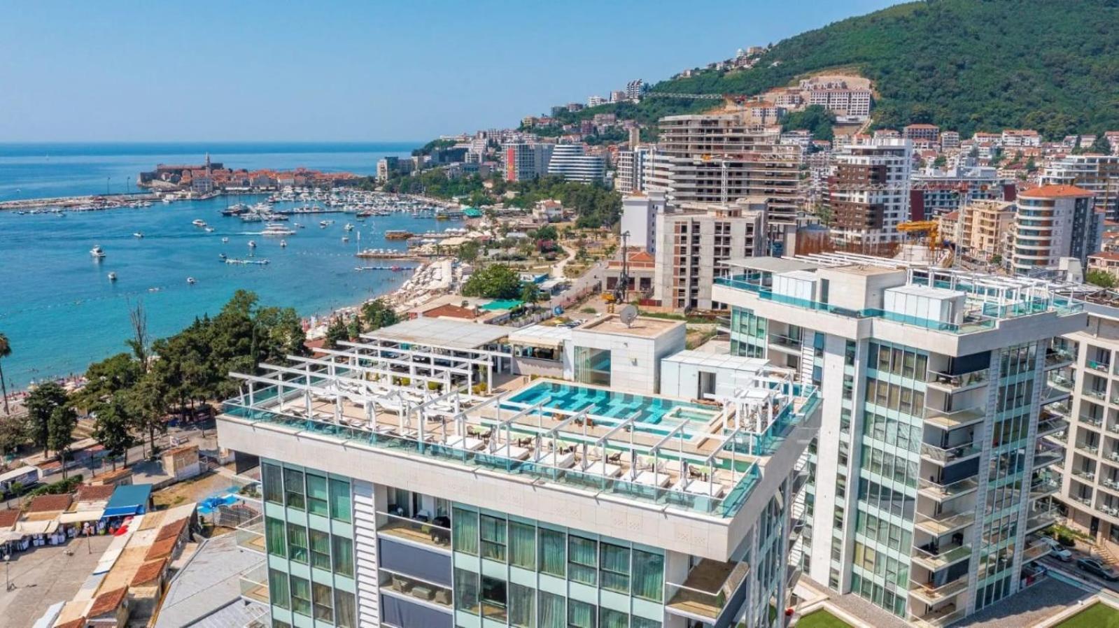 Luxury 3 Bedroom Flat In Tre Canne Next To The Apartment