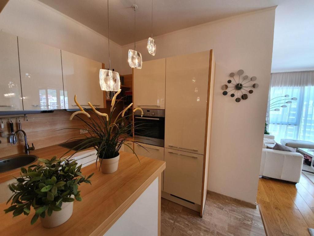 Luxury 3 Bedroom Flat In Tre Canne Next To The Apartment