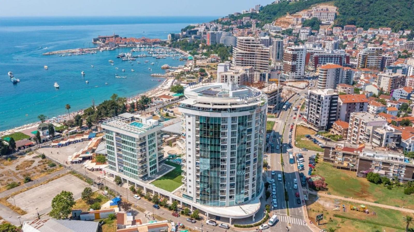 Luxury 3 Bedroom Flat In Tre Canne Next To The Budva