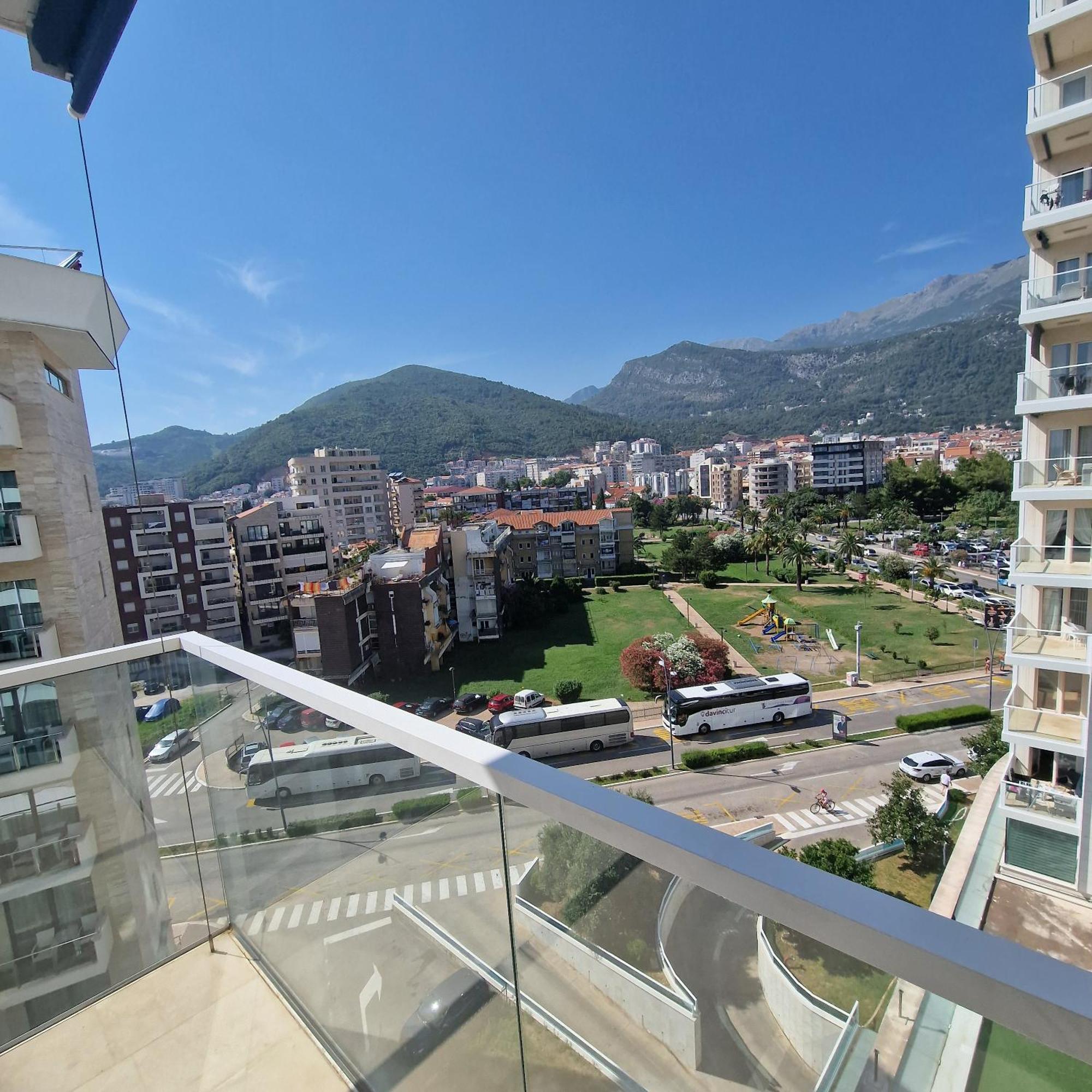 Luxury 3 Bedroom Flat In Tre Canne Next To The Budva